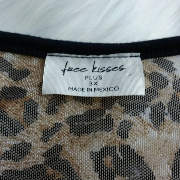 Free Kisses Navy Blue Animal Print Plus Size Tee 3X - Picture 3 of 8